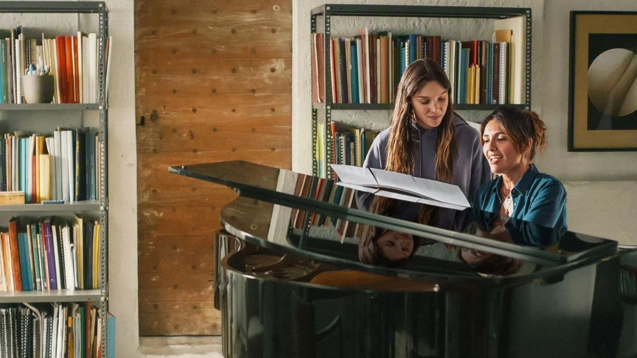 Sinta a Minha Voz, da Netflix, mostra jovem dividida entre seguir seu talento ou permanecer ao lado da família. Sinta a Minha Voz, da Netflix, mostra jovem dividida entre seguir seu talento ou permanecer ao lado da família.