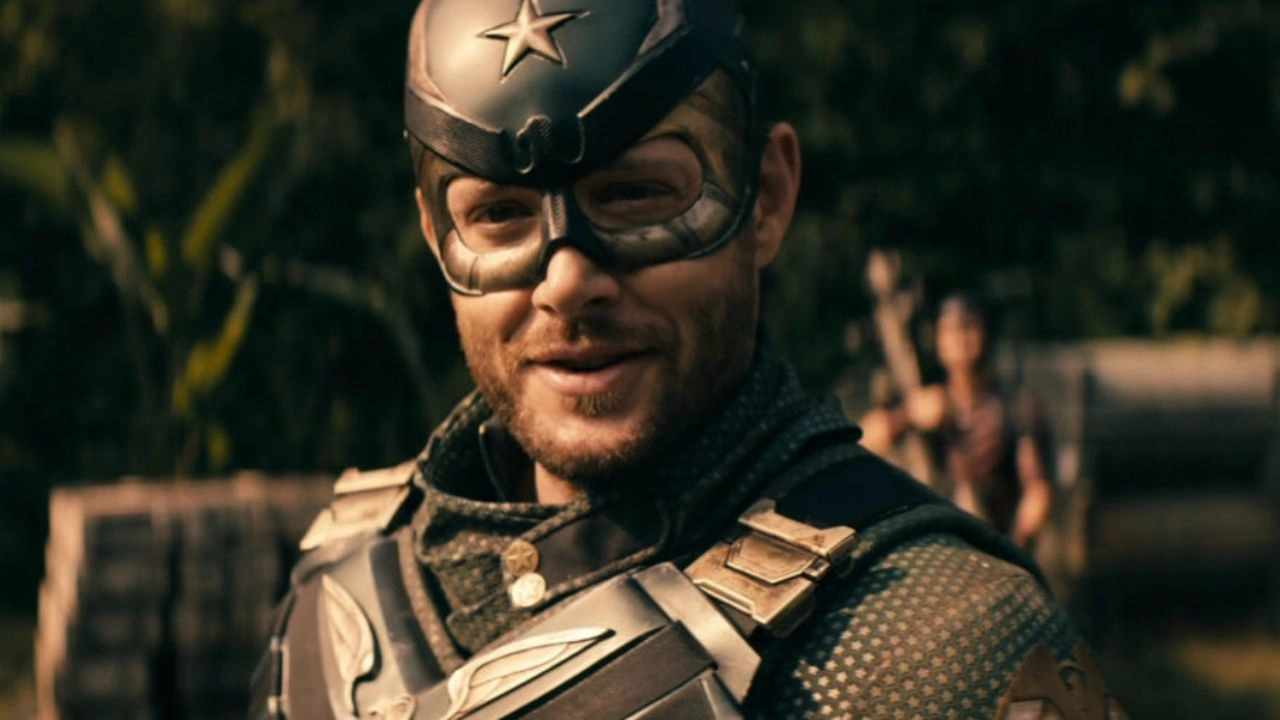 A quinta e última temporada de The Boys vai finalmente introduzir um personagem que já vinha sendo citado desde os primeiros anos da série: o Senhor Maratona A quinta e última temporada de The Boys vai finalmente introduzir um personagem que já vinha sendo citado desde os primeiros anos da série: o Senhor Maratona