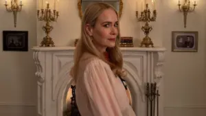 American Horror Story 13 confirma Ariana Grande no elenco do crossover com Jessica Lange Cena da nova 13ª temporada de American Horror Story