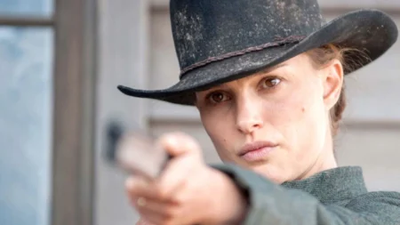 Em Busca da Justiça na HBO Max: Natalie Portman em faroeste de suspense que prende Natalie Portman em cena de Em Busca da Justiça, faroeste dramático disponível na HBO Max com clima de vingança e tensão no deserto.