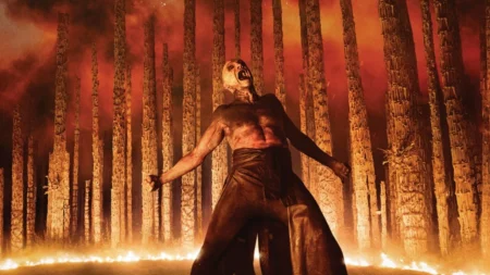 cena sombria de Extermínio: O Templo dos Ossos, filme de terror dirigido por Nia DaCosta que chegou ao HBO Max.