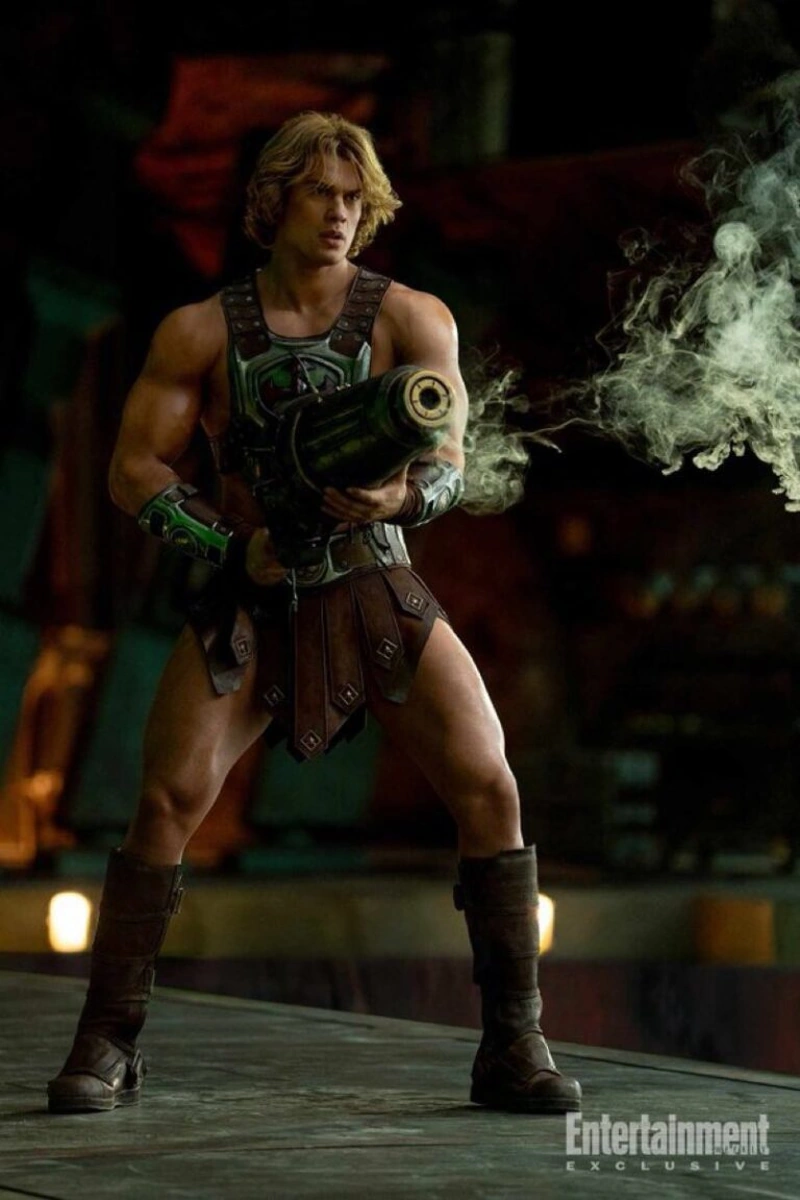 Cena de He-Man em 'Mestres do Universo'