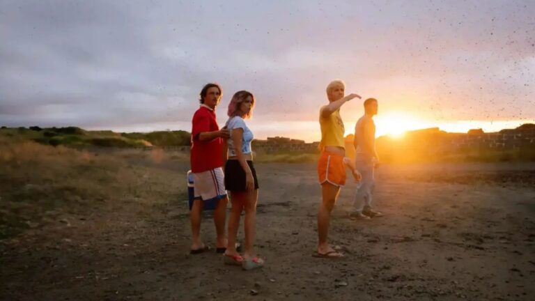 Crítica da 3ª temporada de Mar Branco analisa desfecho mais político e amadurecido da série da Netflix.