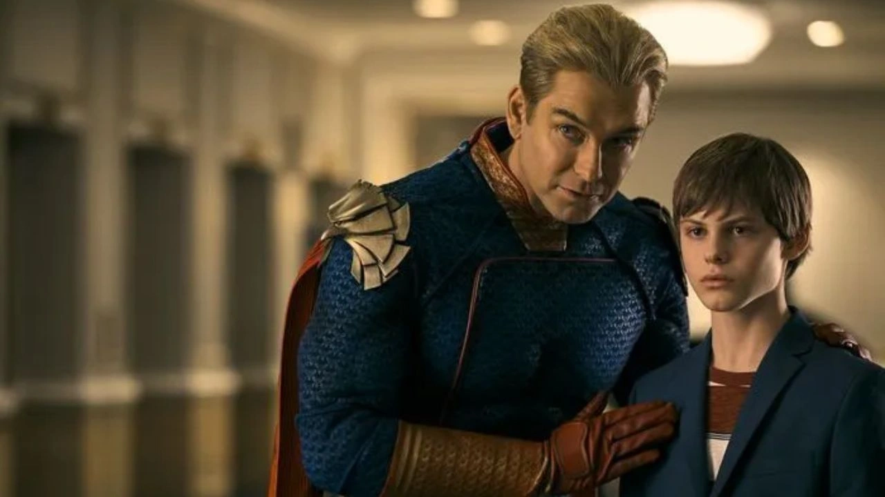 The Boys Homelander em expressão ameaçadora na estreia da 5ª e última temporada de The Boys no Prime Video.