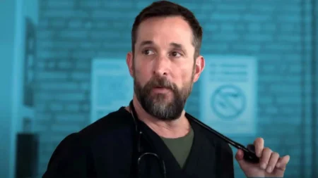 Que horas estreia o 14º e penúltimo episódio de The Pitt na HBO Max? Noah Wyle como Dr. Michael “Robby” Robinavitch em cena de The Pitt, série médica do Max Brasil