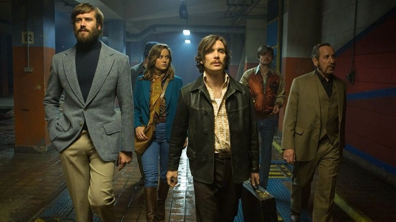Free Fire: O Tiroteio transforma negociação criminosa em tiroteio caótico com Brie Larson e Cillian Murphy no elenco Free Fire: O Tiroteio transforma negociação criminosa em tiroteio caótico com Brie Larson e Cillian Murphy no elenco