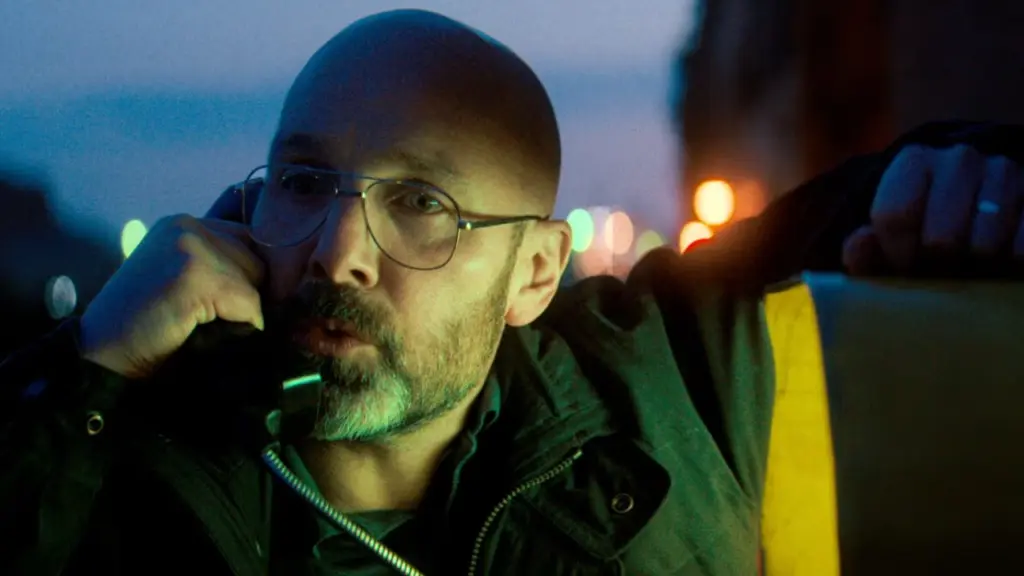 Personas, nova série britânica da Netflix, aposta em uma história real de infiltração para construir um suspense psicológico sobre crime, identidade e trauma.