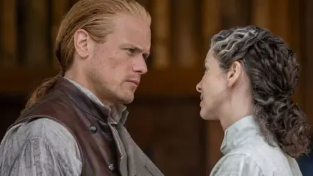 Outlander episódio 9 explicado: revelação sobre viajante do tempo muda final da série Cena da última temporada de Outlander