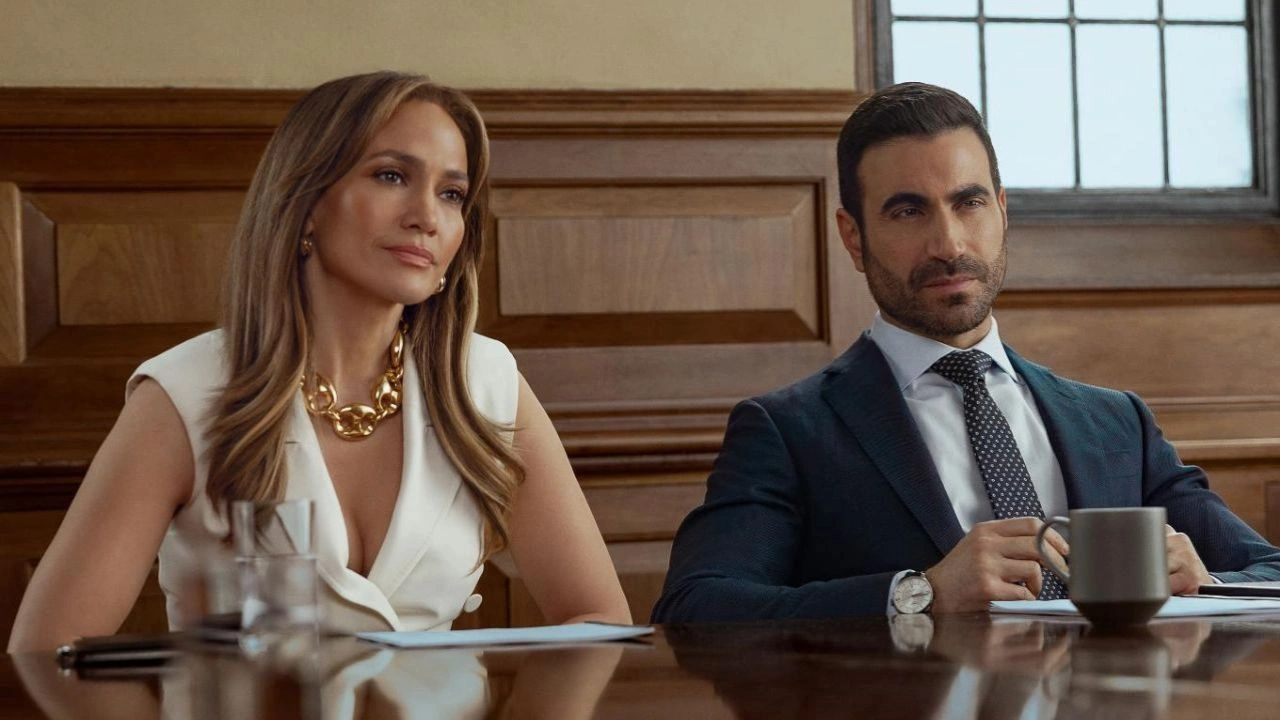 Paixão de Escritório estreia amanhã na Netflix com Jennifer Lopez vivendo uma CEO envolvida em um romance inesperado. Paixão de Escritório estreia amanhã na Netflix com Jennifer Lopez vivendo uma CEO envolvida em um romance inesperado.