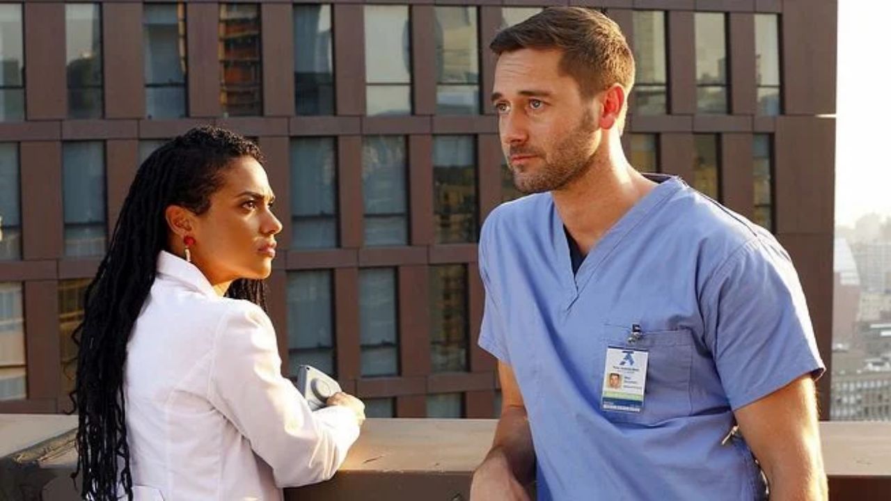 A série Hospital New Amsterdam entrou na Netflix com 4 temporadas completas, mas a série médica completa tem 5. Entenda. A série Hospital New Amsterdam entrou na Netflix com 4 temporadas completas, mas a série médica completa tem 5. Entenda.