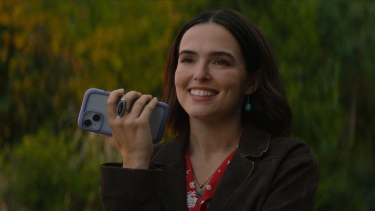 Mensagens para Isabelle chegou à Netflix e mistura romance, humor e luto em uma das comédias românticas mais emocionantes do catálogo. Mensagens para Isabelle chegou à Netflix e mistura romance, humor e luto em uma das comédias românticas mais emocionantes do catálogo.