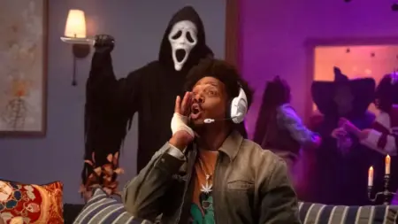 Todo Mundo em Pânico 7 deve acontecer após sucesso do novo filme, e Marlon Wayans já revelou quais serão os próximos alvos Cena de Todo Mundo em Pânico 6