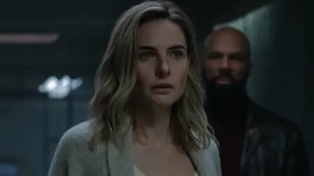 Silo: episódio 2 da 3ª temporada chega ao Apple TV+ em 10 de julho, às 4h no horário de Brasília Rebecca Ferguson em cena emocional de Silo temporada 3