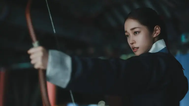 Crítica: The East Palace é o K-drama sobrenatural mais esperado da Netflix em 2026 Roh Yoon-seo como Saeng-gang com arco em The East Palace Netflix
