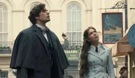Enola Holmes 3 Final Explicado: a vilã do filme estava escondida à vista de todos desde o começo do filme Millie Bobby Brown em Enola Holmes 3 investigando caso de Moriarty disfarçada