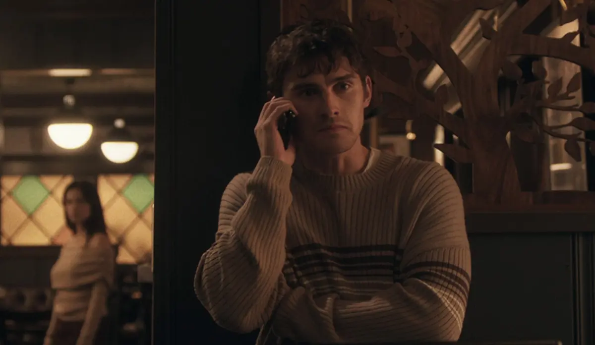 Cena do filme Obsessão mostra clima de tensão entre os personagens principais