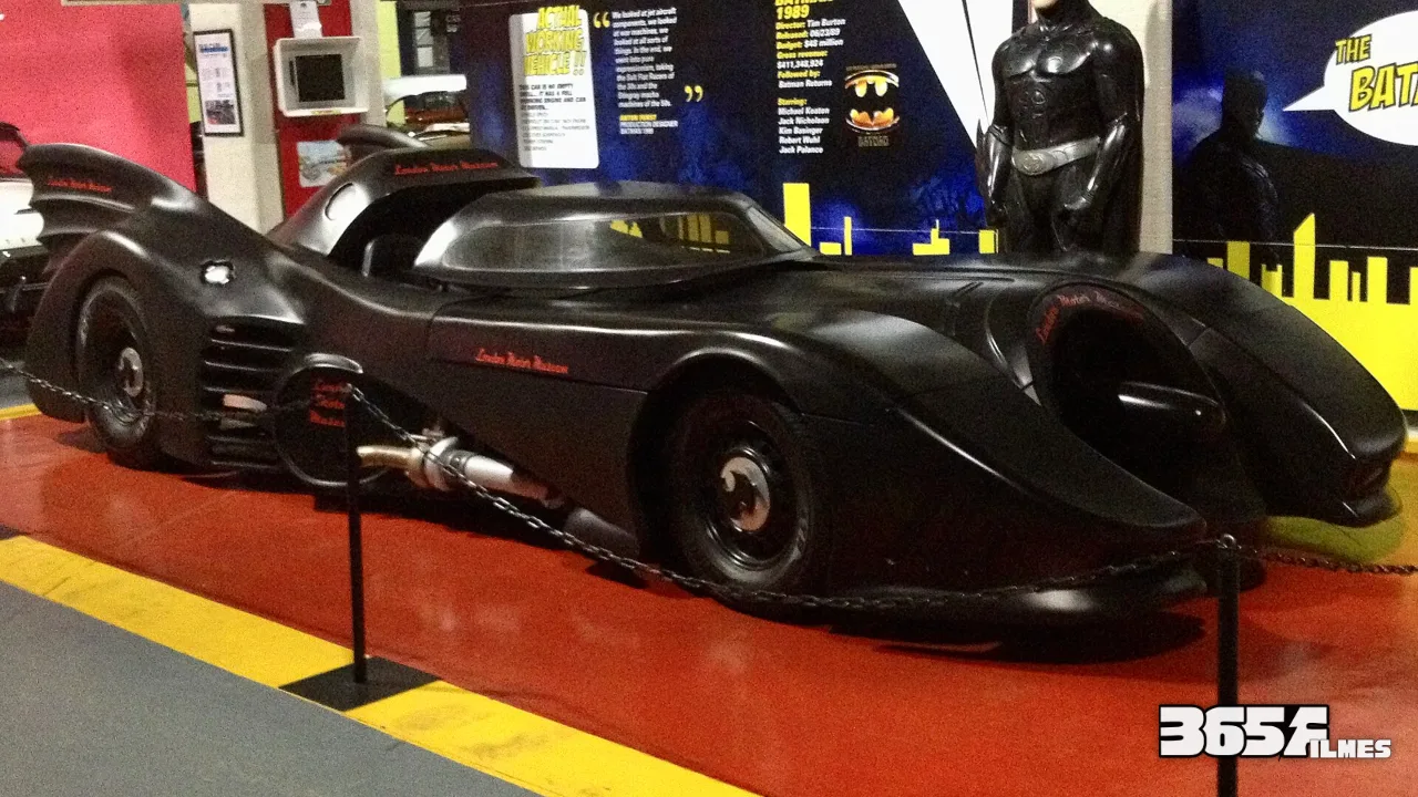 Batmóvel do filme Batman de 1989, de Tim Burton, em exposição