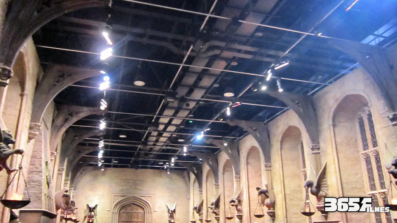 Cenário do Salão Principal de Hogwarts no Warner Bros. Studio Tour, em Londres