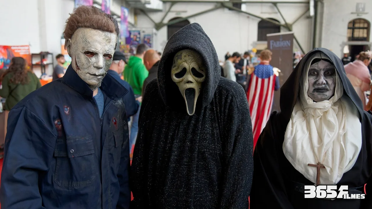 Cosplayers de Michael Myers, Ghostface e Valak na Comic Con de Bruxelas de 2025