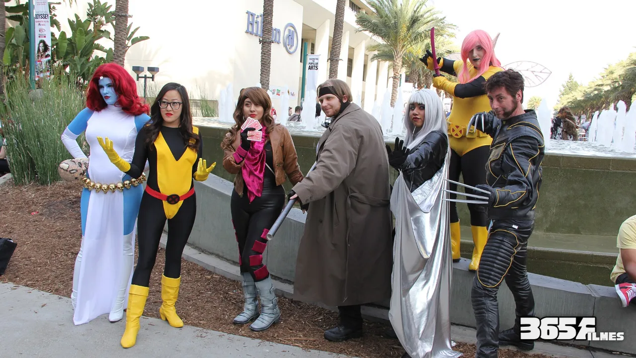 Cosplayers de Mística, Kitty Pryde, Gambit, Tempestade, Pixie e Wolverine na WonderCon de 2015